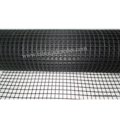 Plastic mesh of 2.5cm x 2.5cm in black color to make pots