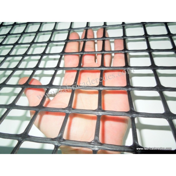 MAILLE CARRÉE EN PLASTIQUE NOIR 2,5cm x 2,5m 540grs