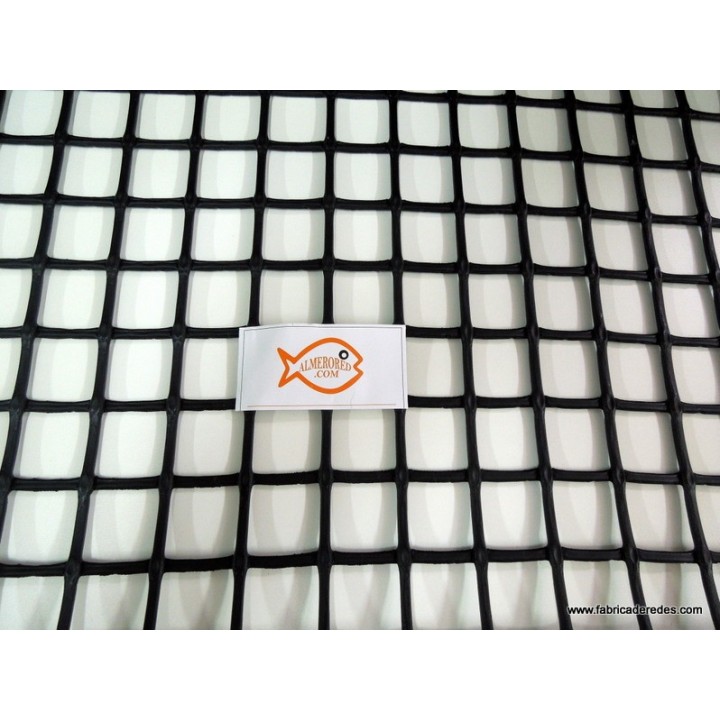 MAILLE CARRÉE EN PLASTIQUE nègre 3CM X 3CM