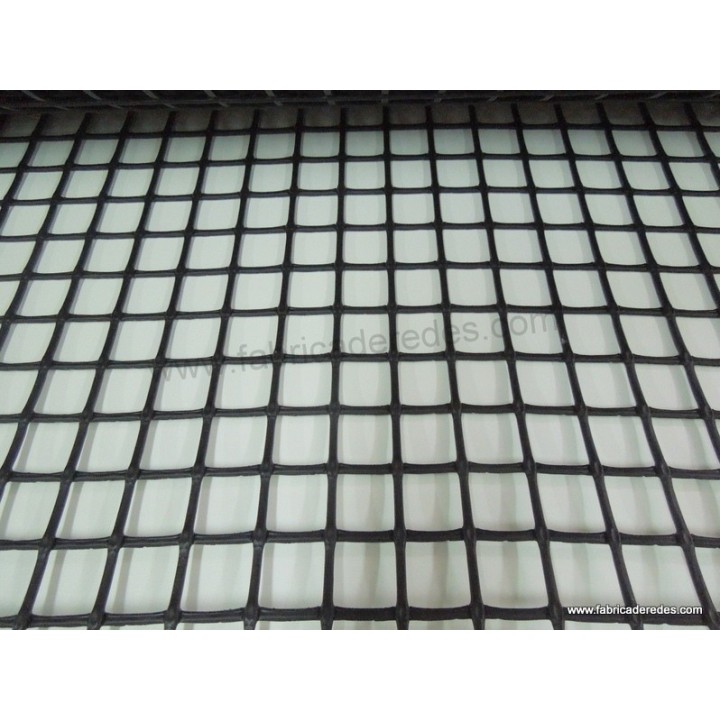 SQUARE PLASTIC MESH black 3CM X 3CM