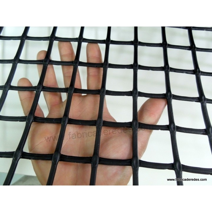 MALLA PLASTICA CUADRADA NEGRA 3CM X 3CM 750 GRAMOS