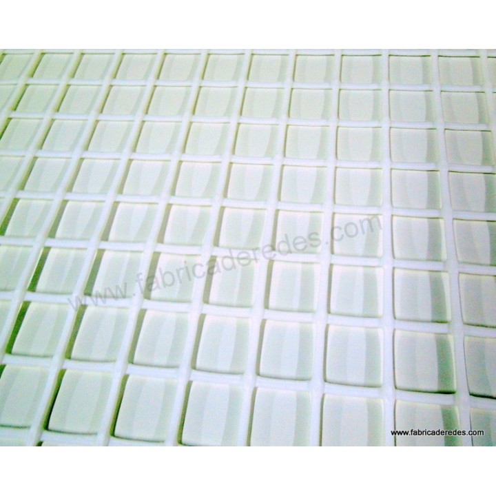 White square plastic mesh 3cm x 3cm 750 grams