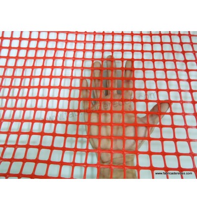 Plastic mesh 18mm x 18mm and 620 grams 25mts x 1mts Red color