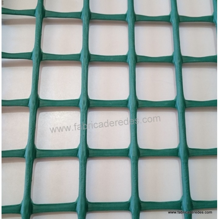 Malla plastica reforzada utilizada para el montaje de nasas de pesca.