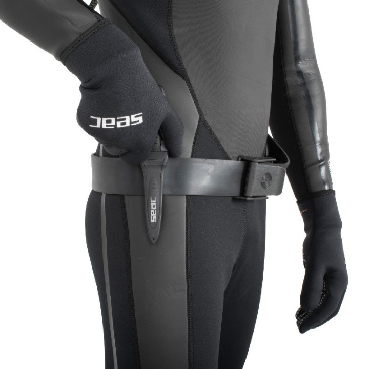 Cuchillo Sharp: Precisión y Durabilidad para Buceo y Aventura