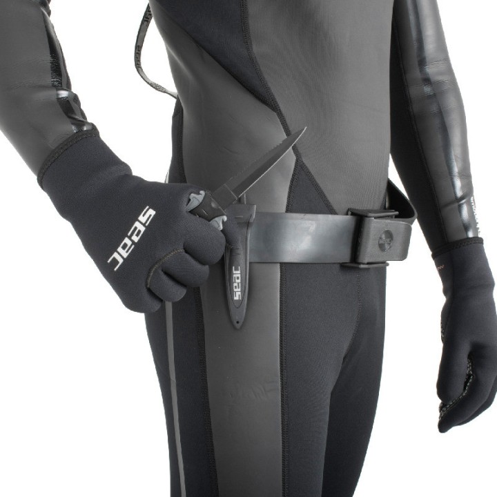 Cuchillo Sharp: Precisión y Durabilidad para Buceo y Aventura