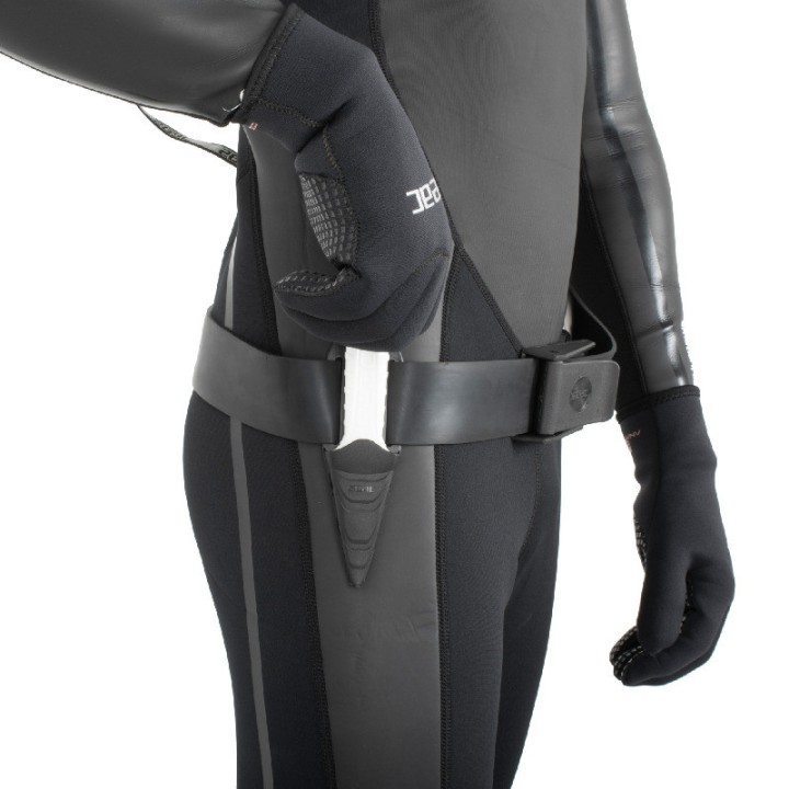 Samurai Knife: Diving Precision and Resistance