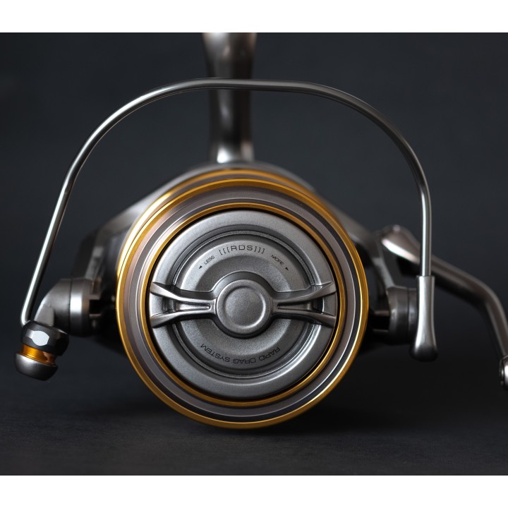 Reel CINNETIC RAYCAST III CRB4 DS: Alta potência e precisão